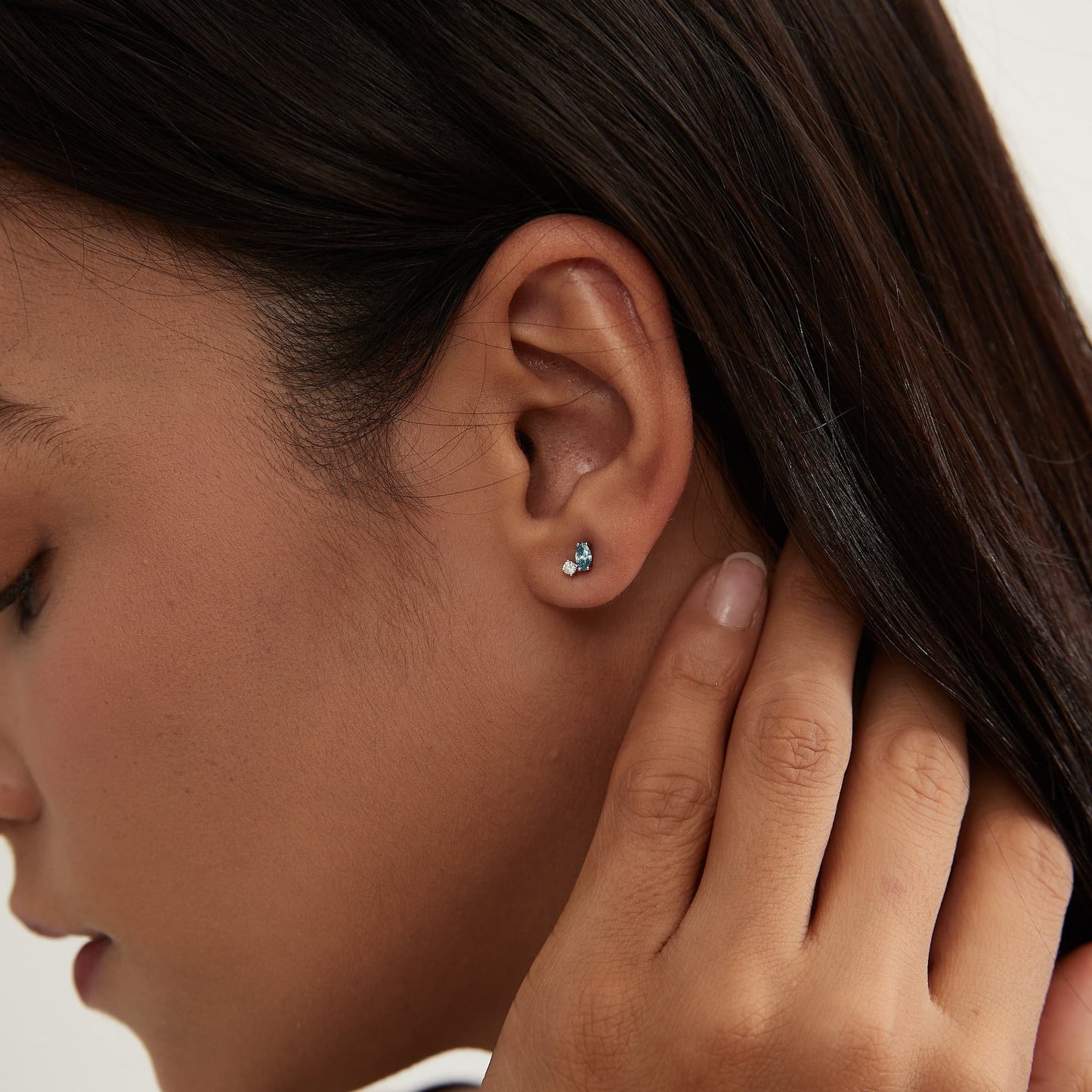 Side profile showing the secure 18K gold flat-back threaded screw post for cartilage comfort.
