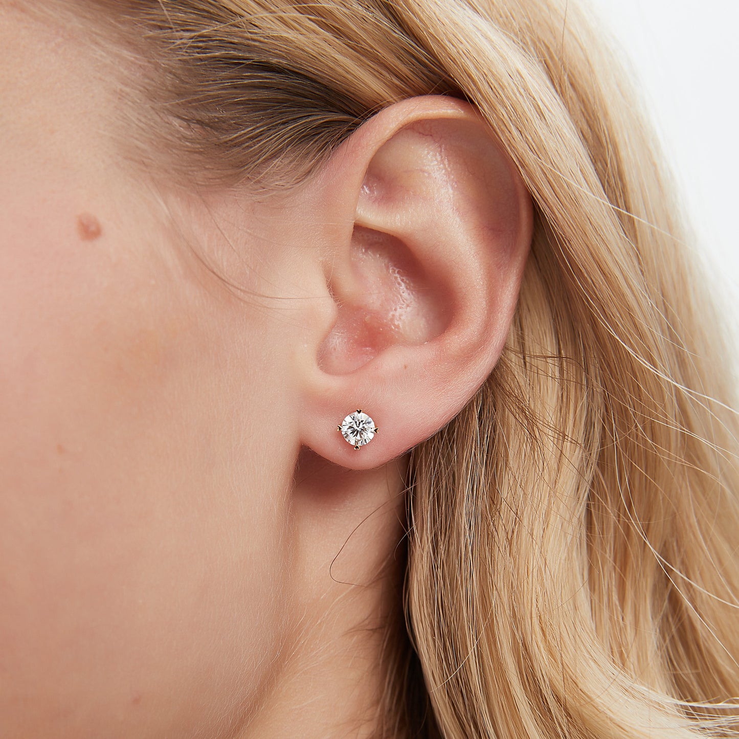 Gold Single Diamond Threaded Stud Earring