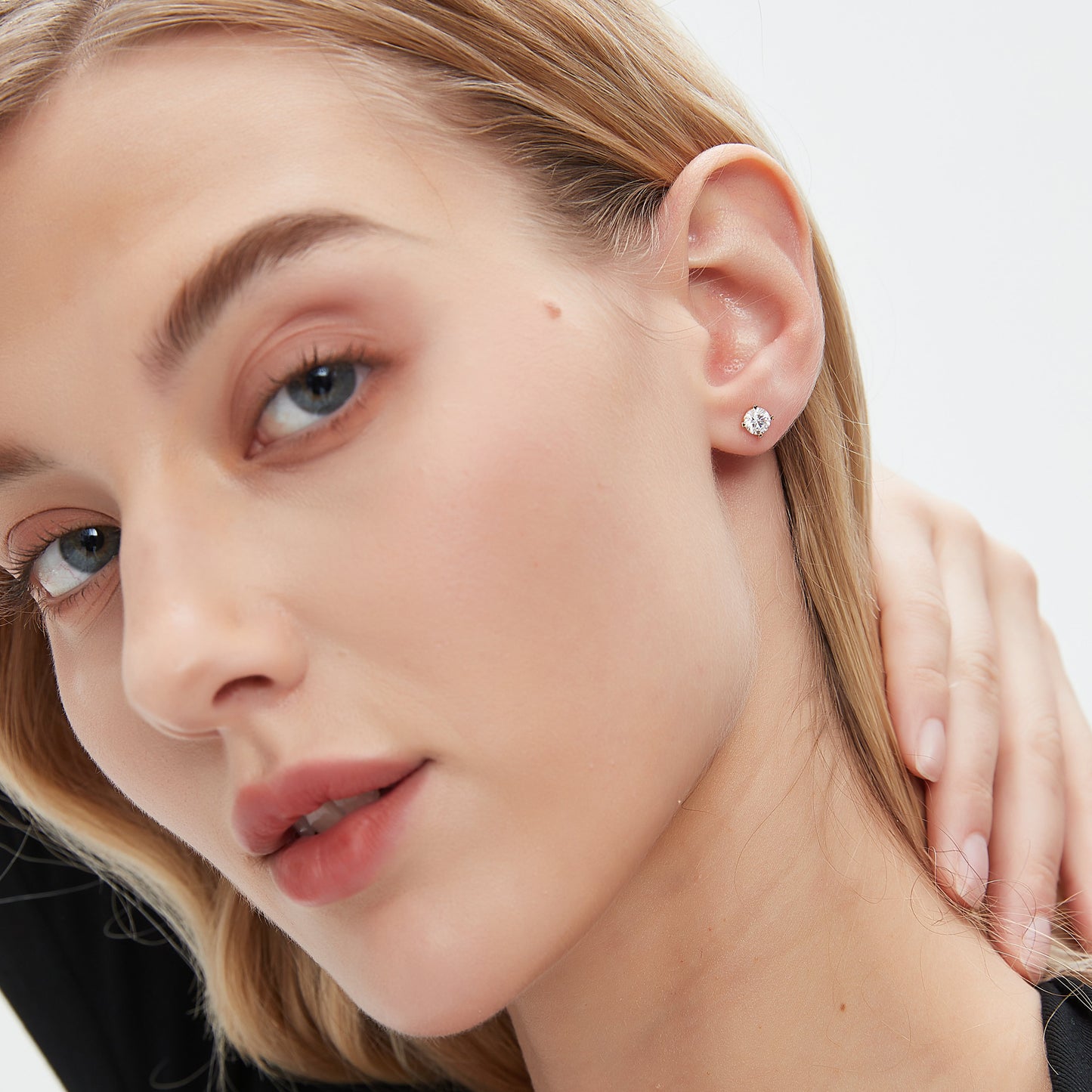 Gold Single Diamond Threaded Stud Earring