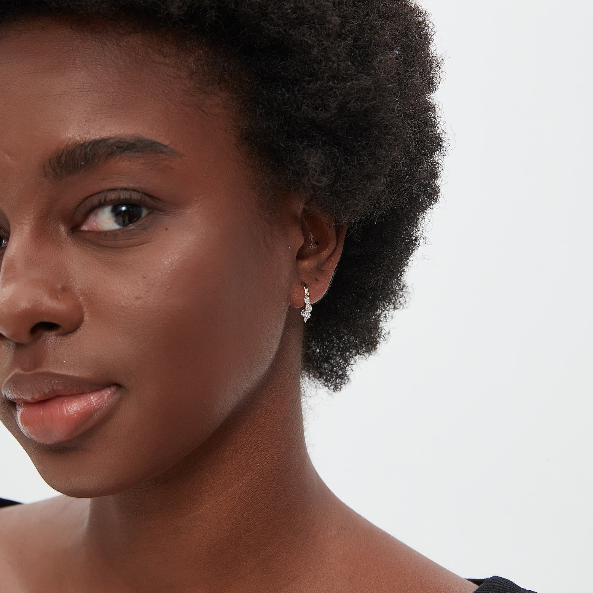 Model wearing The Celestial Drift kite and chain dangle hoop in 18K solid gold