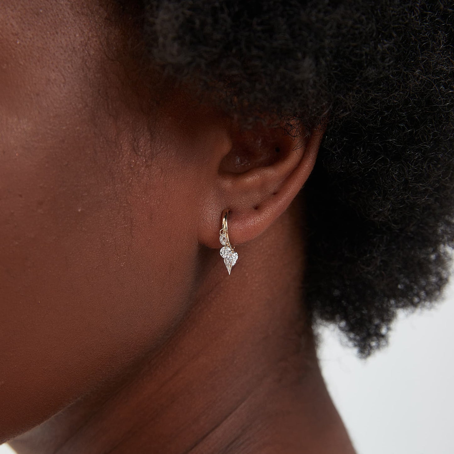 Close-up detail of 0.15ct kite diamond and four 0.1ct round diamonds in 18K gold