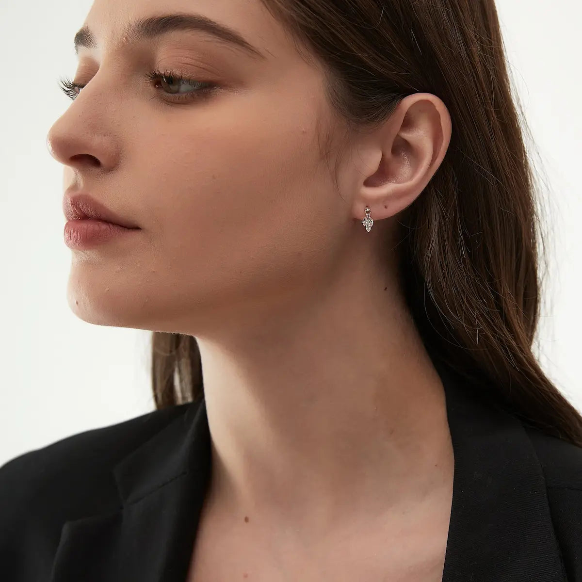 Editorial shot of a model wearing the Seven Drilled Pink & White Diamond Beaded Ring. The rhythmic arrangement of floating lab diamonds and the 18K gold beaded band reflect LTM & CO.’s architectural aesthetic. A sophisticated piece of sustainable fine jewelry that combines innovative engineering with effortless, contemporary grace.