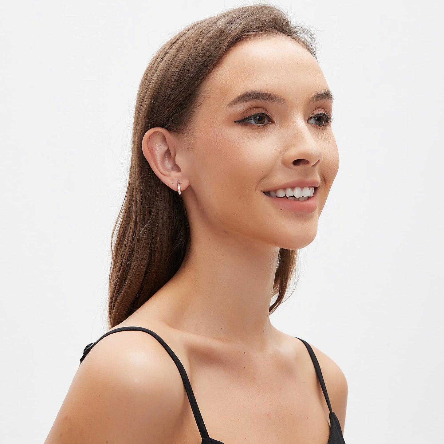 Model wearing The Linear Rhythm baguette diamond hoop in 18K gold