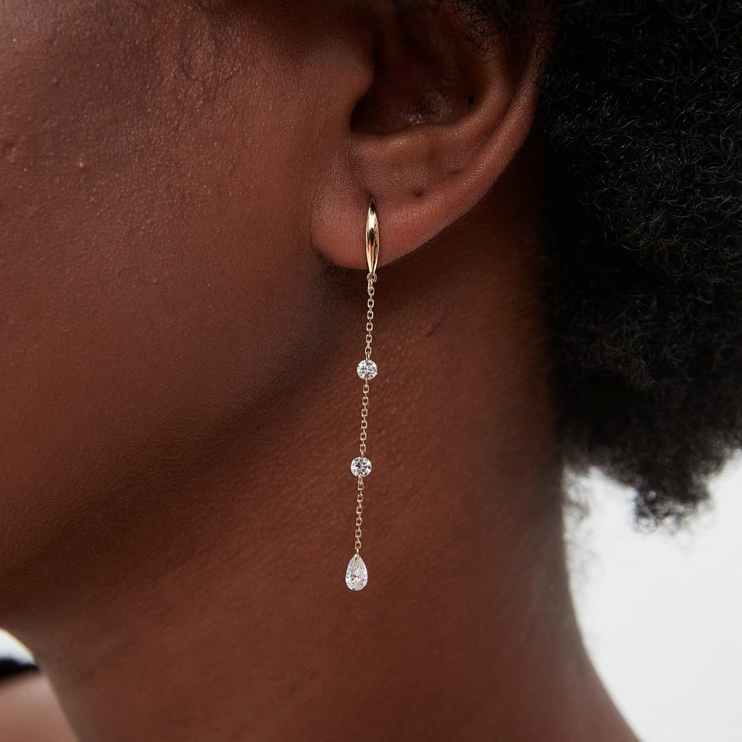 A detailed macro shot of the 18K gold chain and the precise setting of the 0.40ctw lab-grown diamonds. Focuses on the crystalline VVS-VS clarity and D-E colorless range fire of the pear and round stones.