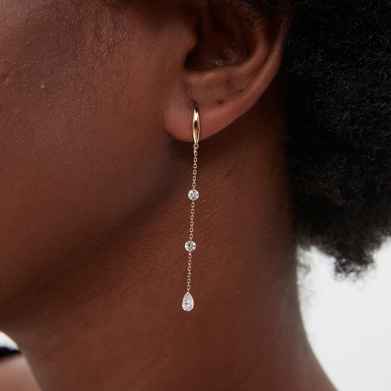 A detailed macro shot of the 18K gold chain and the precise setting of the 0.40ctw lab-grown diamonds. Focuses on the crystalline VVS-VS clarity and D-E colorless range fire of the pear and round stones.