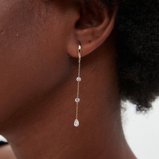 A detailed macro shot of the 18K gold chain and the precise setting of the 0.40ctw lab-grown diamonds. Focuses on the crystalline VVS-VS clarity and D-E colorless range fire of the pear and round stones.