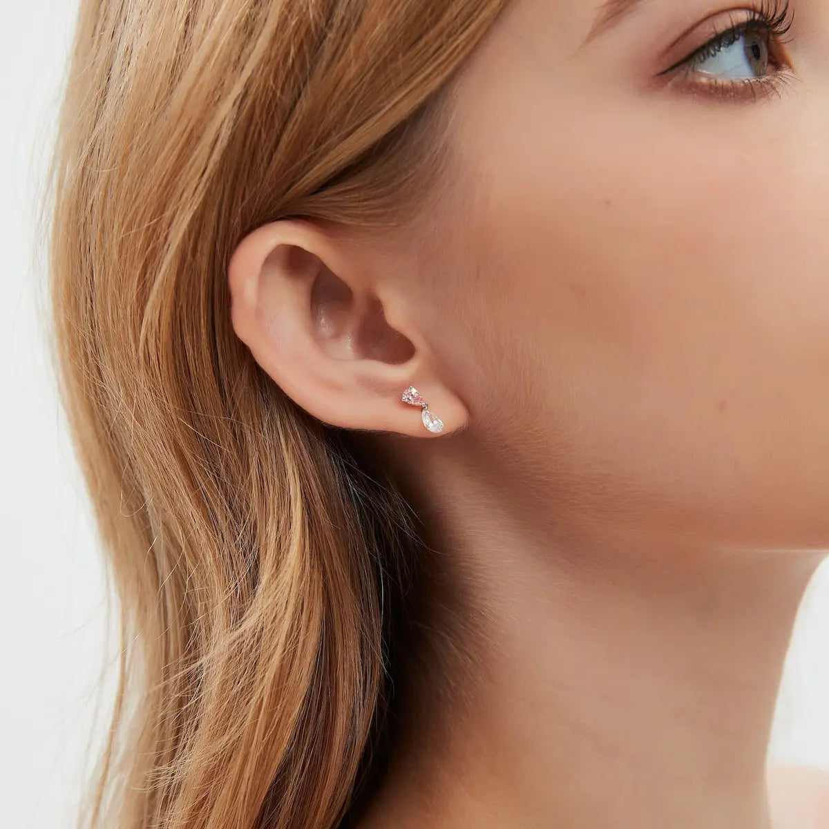 Side view of pink pear lab diamond threaded stud in 18K gold, showing structure and threaded backing.
