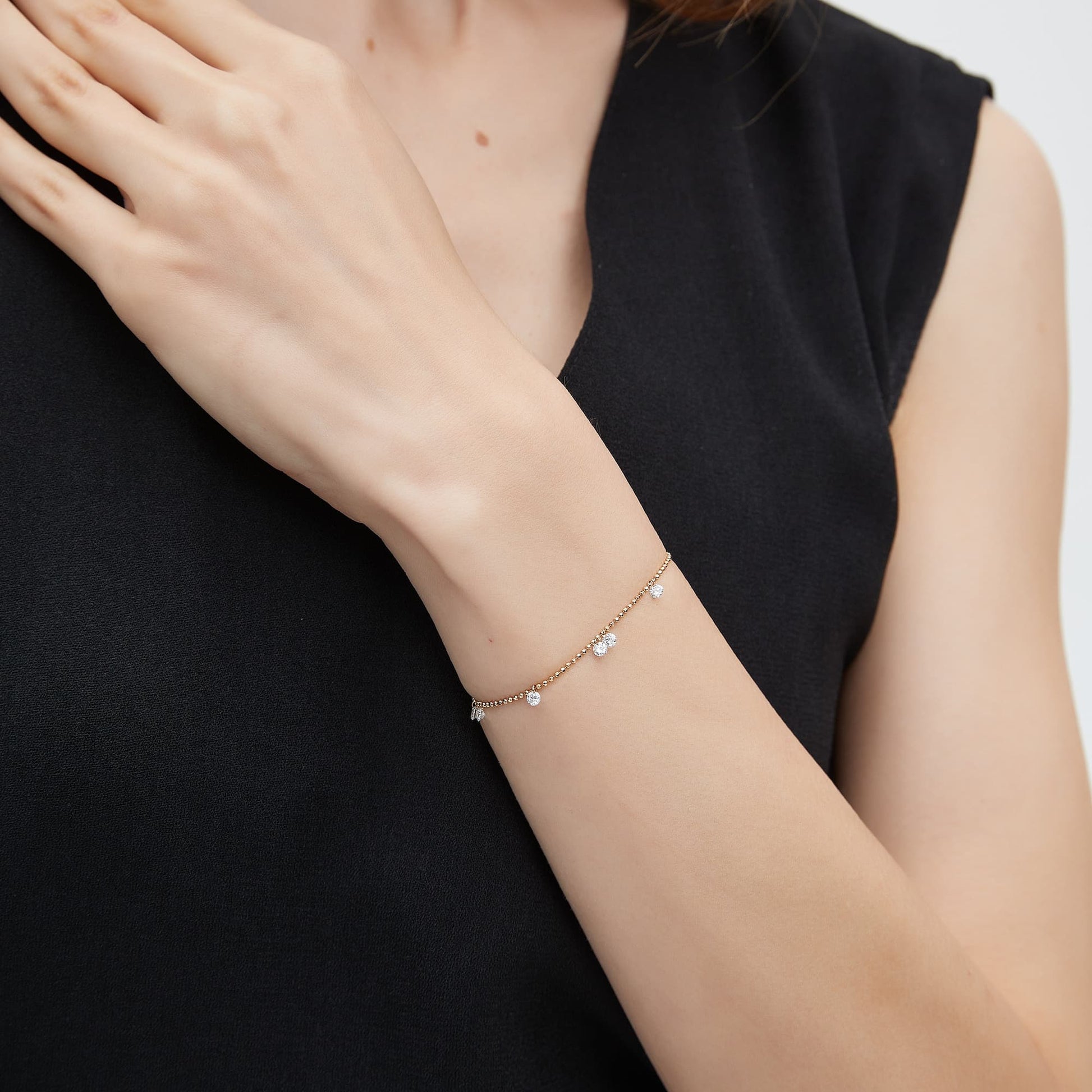 Side profile showing the adjustable sliding bead and diamond suspension.