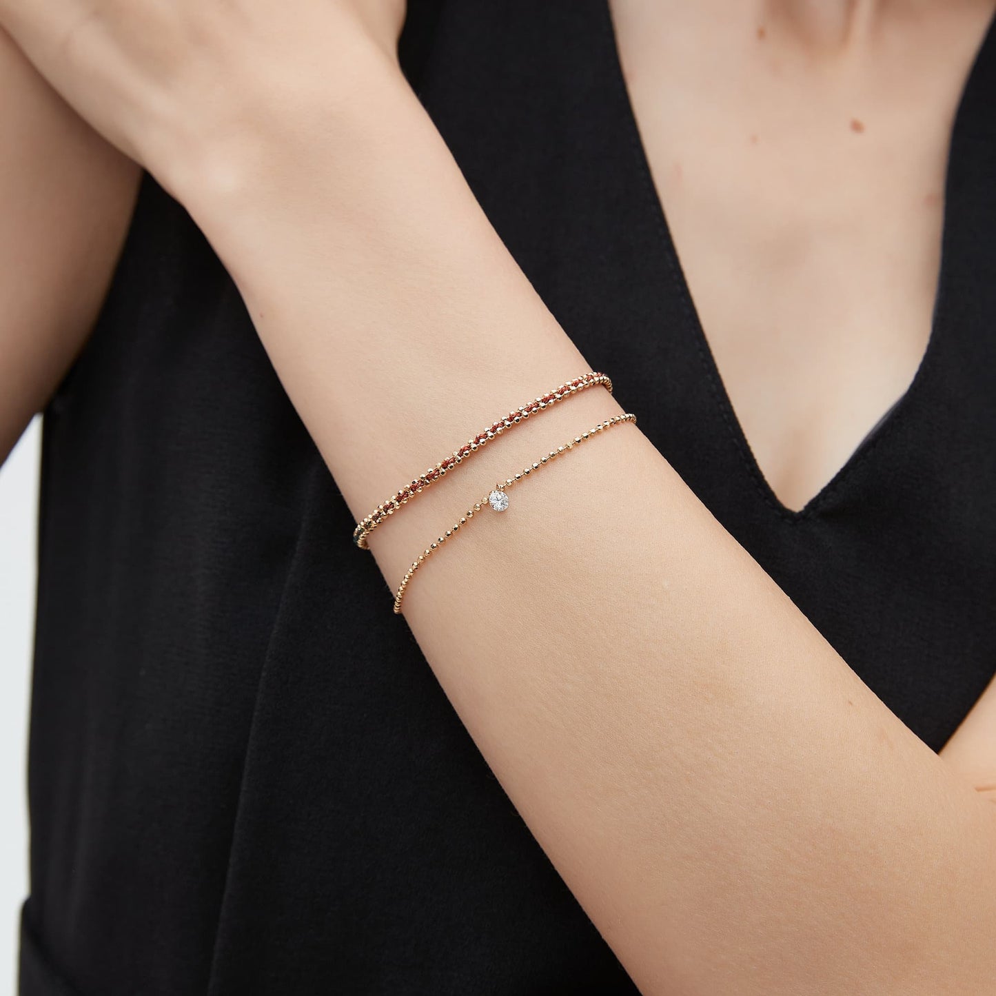 Close-up of the secure 18K gold lobster clasp and 16cm+2cm extension chain
