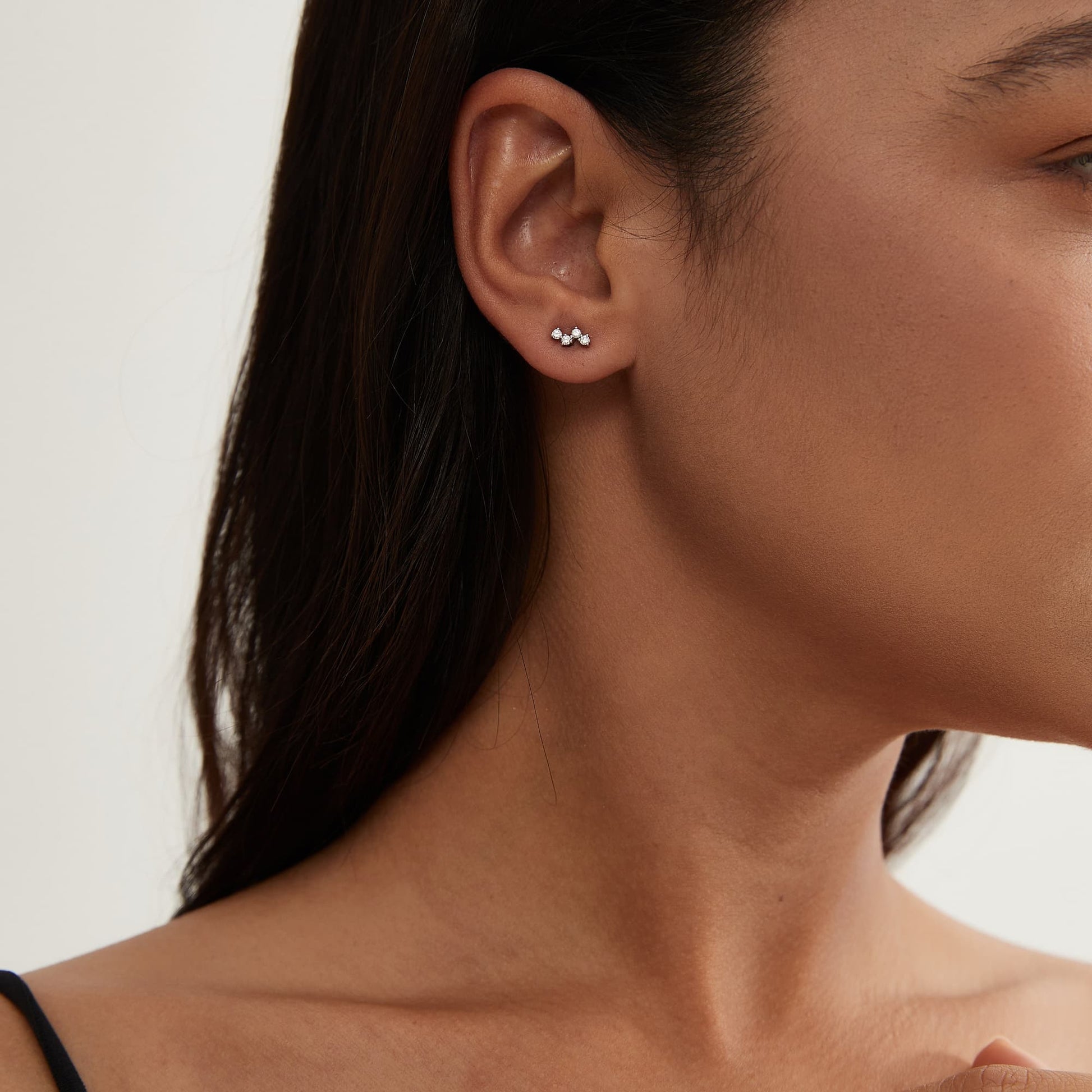 Side profile of the white diamond threaded piercing showing the flat back design