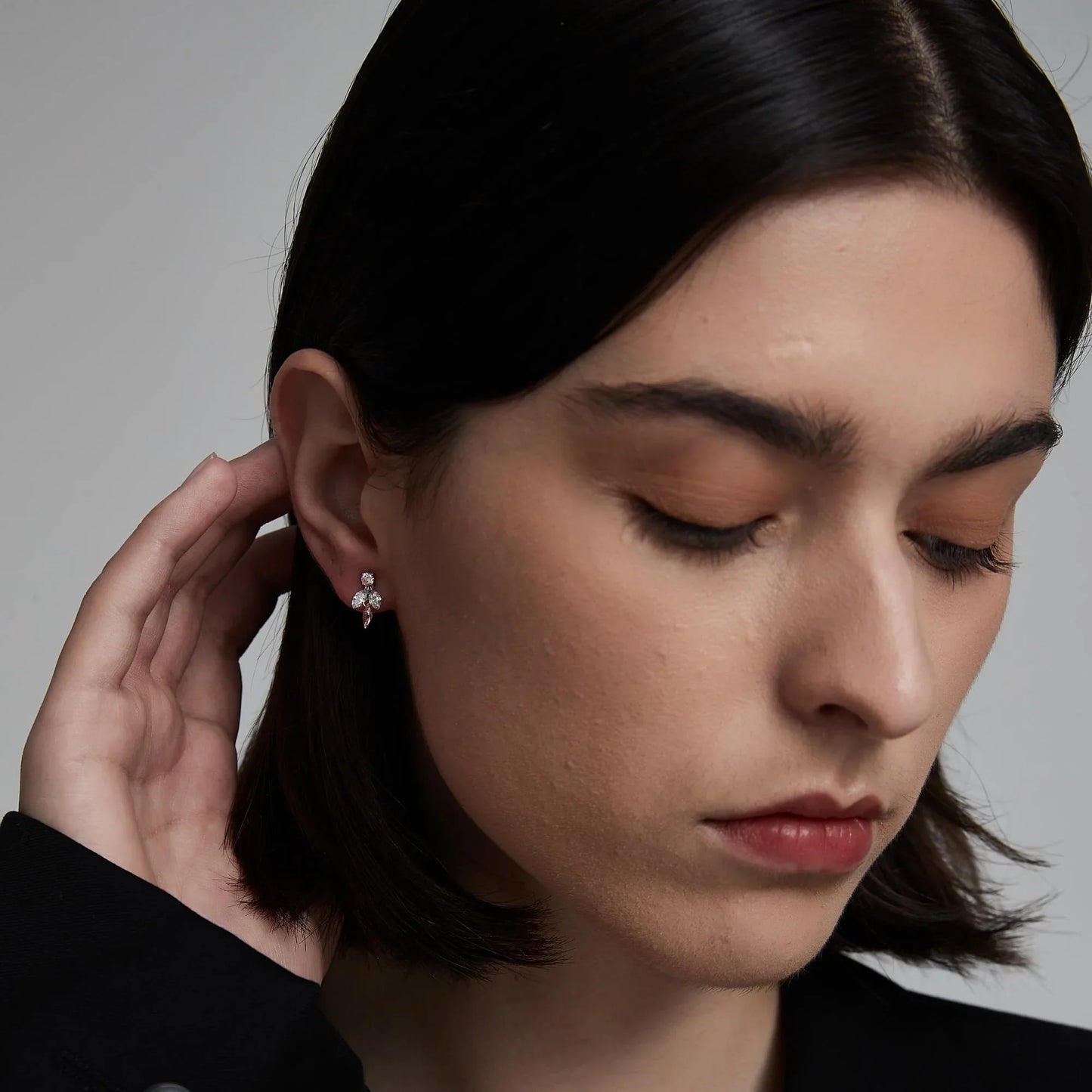 Profile of the secure 18K gold threaded screw back design
