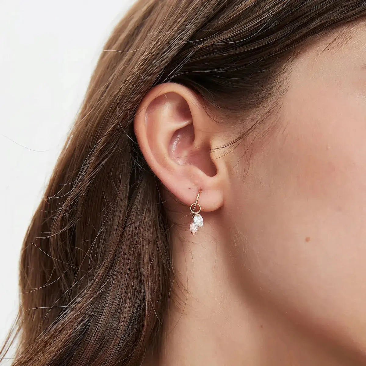 A technical side profile view of the Pink Marquise Feather Charm. This image highlights the structural integrity of the 18K solid gold AU750 construction and the secure laser-drilled connections between the marquise diamonds. The side perspective showcases the slim and comfortable profile of the charm, ensuring it sits perfectly on any hoop or stud for 24/7 wear. The consistent high-polish finish and the alignment of the 0.20ctw diamonds are clearly visible, emphasizing technical quality.